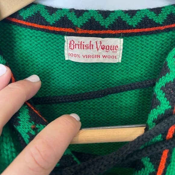 Vintage British Vogue 100% Virgin Wool Green Poncho Lace-Up Front Side Ties - Picture 4 of 9